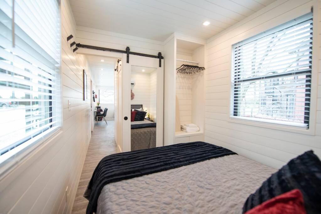The Merlot House-Container Home 12 Min To Magnolia Bellmead Εξωτερικό φωτογραφία