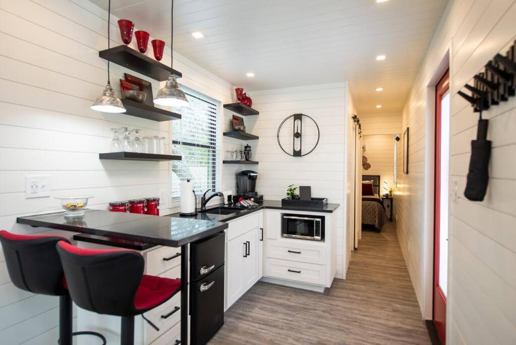 The Merlot House-Container Home 12 Min To Magnolia Bellmead Εξωτερικό φωτογραφία
