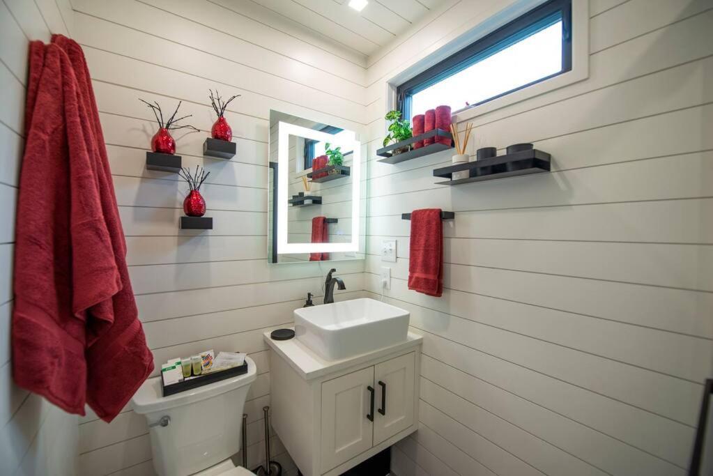 The Merlot House-Container Home 12 Min To Magnolia Bellmead Εξωτερικό φωτογραφία