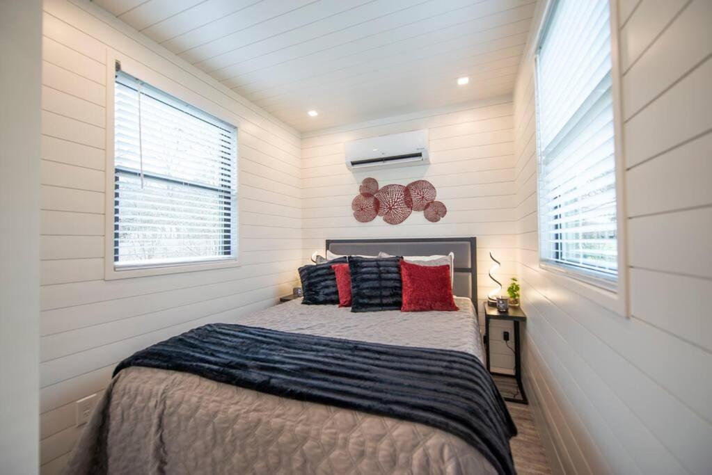 The Merlot House-Container Home 12 Min To Magnolia Bellmead Εξωτερικό φωτογραφία