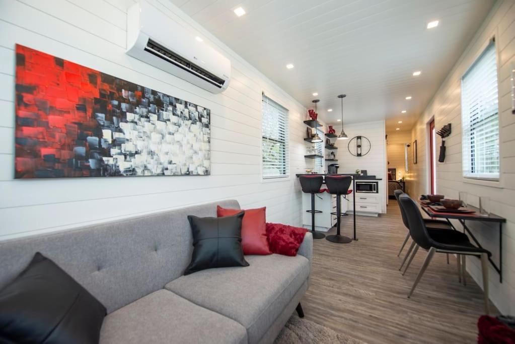 The Merlot House-Container Home 12 Min To Magnolia Bellmead Εξωτερικό φωτογραφία