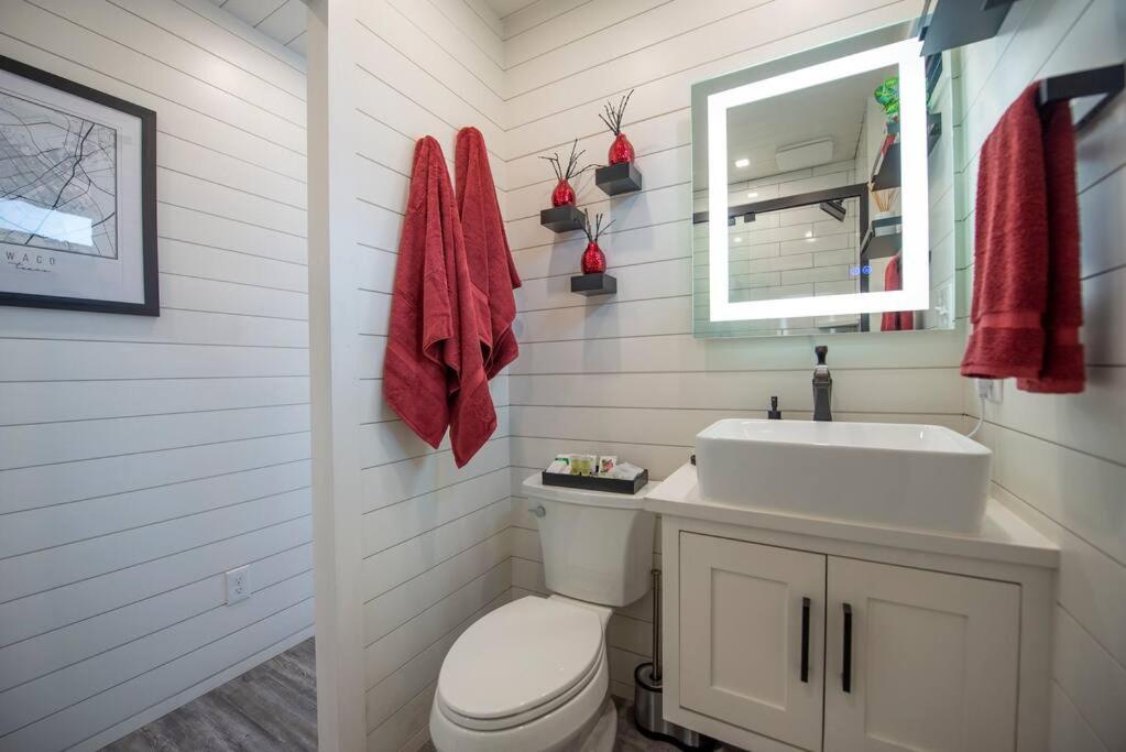 The Merlot House-Container Home 12 Min To Magnolia Bellmead Εξωτερικό φωτογραφία