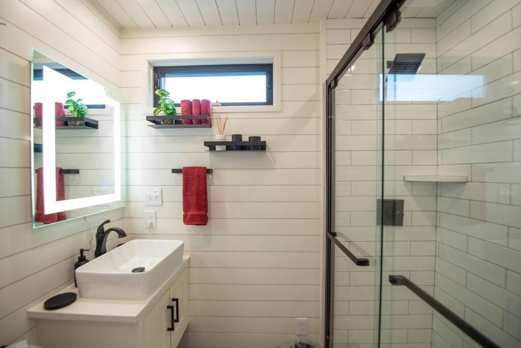 The Merlot House-Container Home 12 Min To Magnolia Bellmead Εξωτερικό φωτογραφία